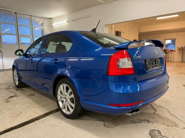 skoda-octavia-rs-diesel-2011-big-2