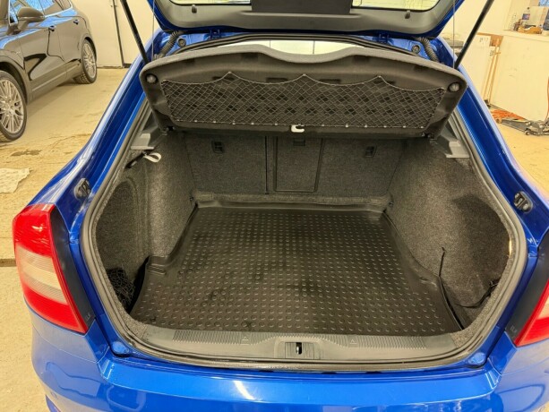 skoda-octavia-rs-diesel-2011-big-14