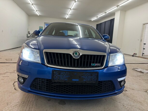 skoda-octavia-rs-diesel-2011-big-7