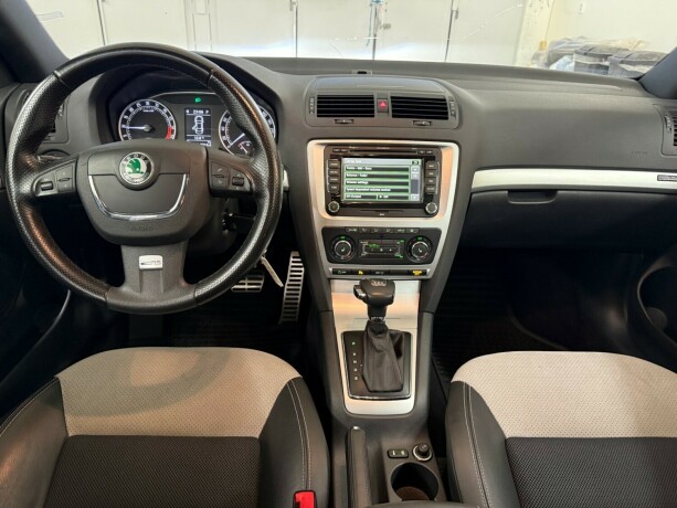 skoda-octavia-rs-diesel-2011-big-16