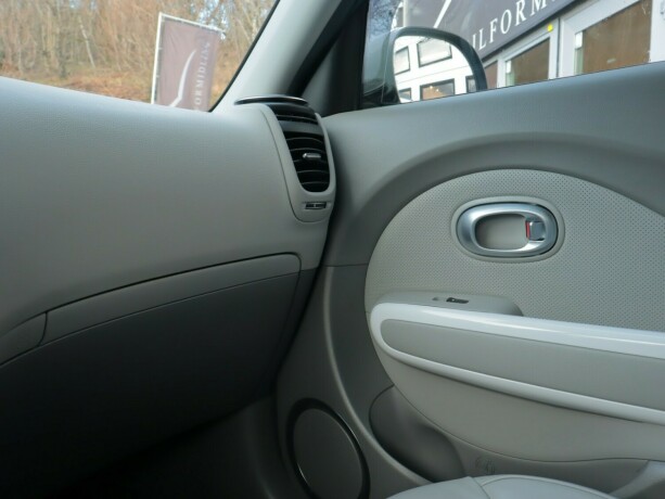 kia-soul-elektrisitet-2018-big-16