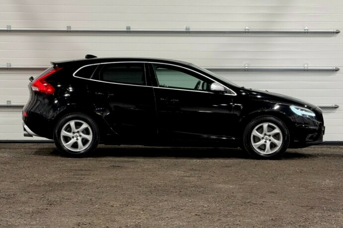 volvo-v40-diesel-2019-big-1