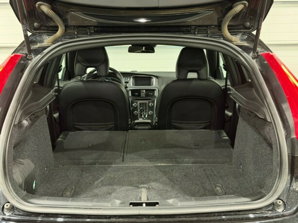 volvo-v40-diesel-2019-big-12