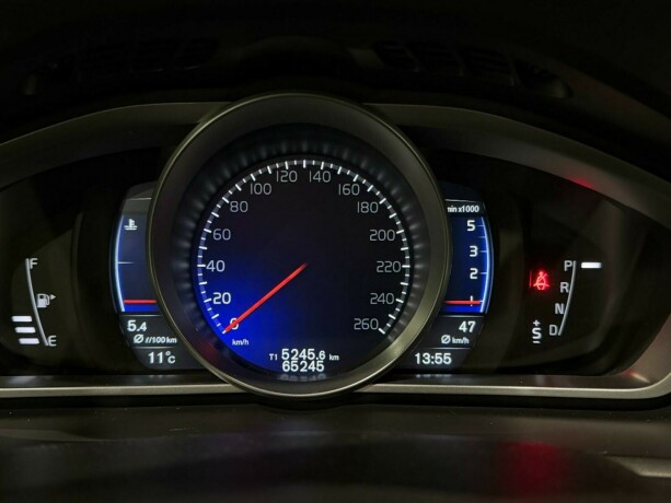 volvo-v40-diesel-2019-big-17