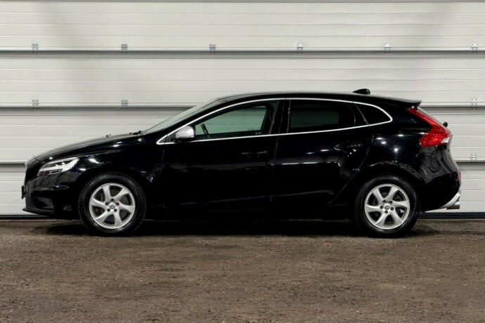 volvo-v40-diesel-2019-big-5