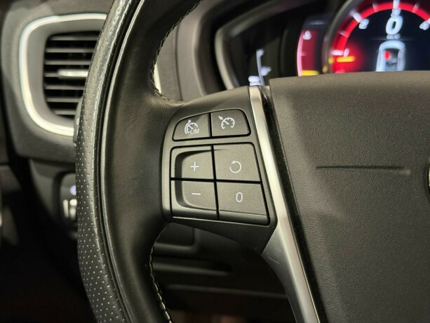 volvo-v40-diesel-2019-big-20