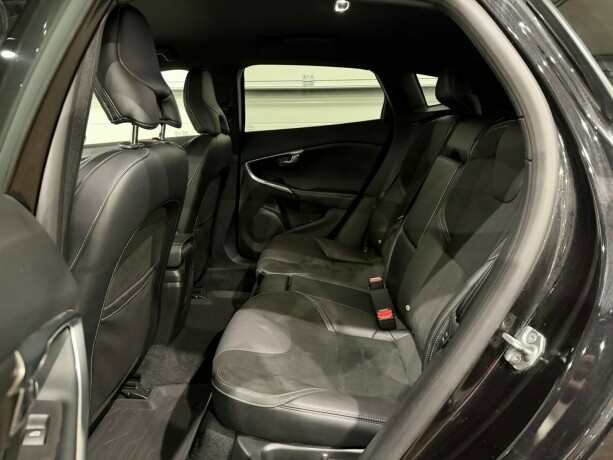 volvo-v40-diesel-2019-big-9