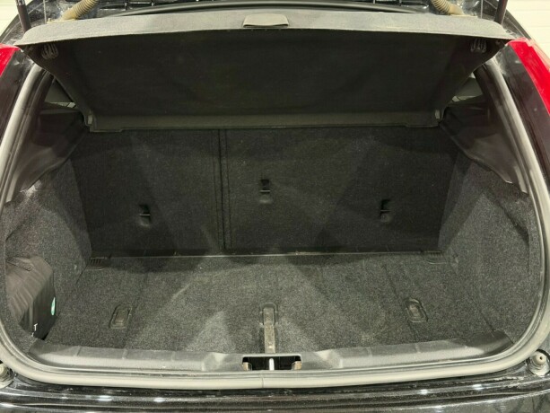 volvo-v40-diesel-2019-big-11