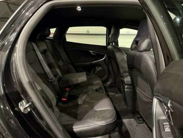 volvo-v40-diesel-2019-big-10