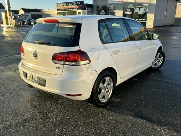 volkswagen-golf-bensin-2010-big-3