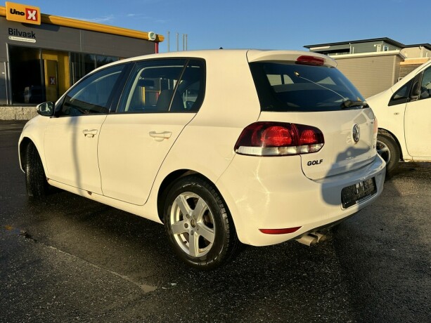 volkswagen-golf-bensin-2010-big-5
