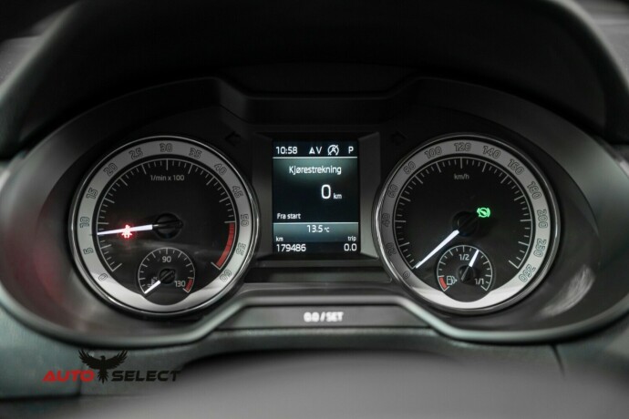 skoda-octavia-scout-diesel-2020-big-30