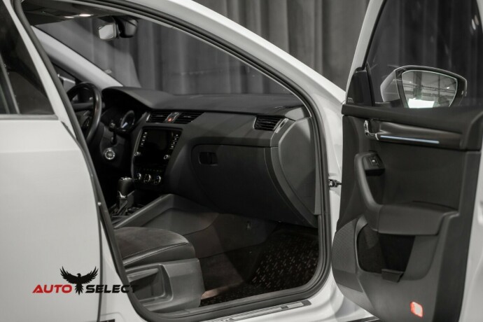skoda-octavia-scout-diesel-2020-big-17