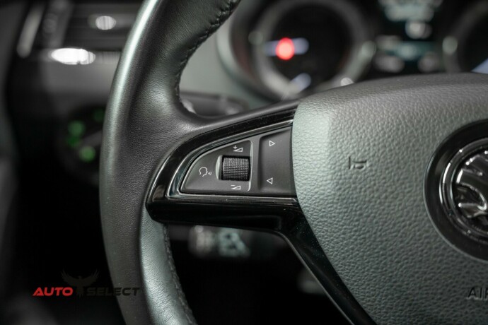 skoda-octavia-scout-diesel-2020-big-29