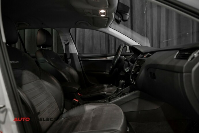 skoda-octavia-scout-diesel-2020-big-18