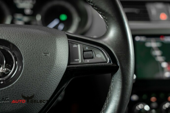 skoda-octavia-scout-diesel-2020-big-31