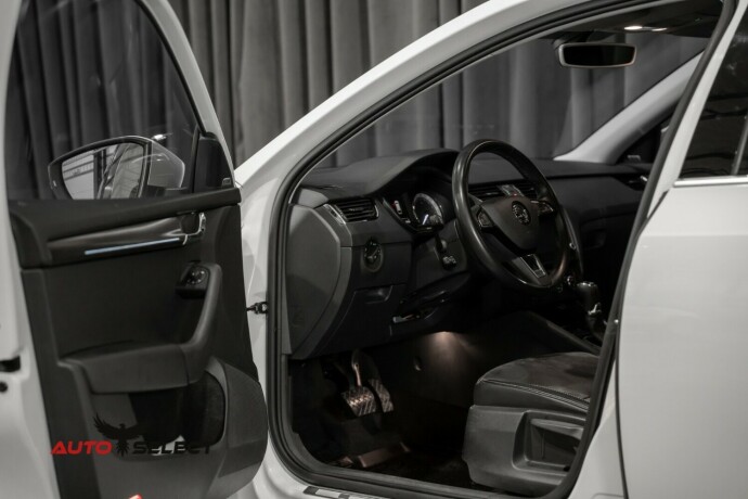 skoda-octavia-scout-diesel-2020-big-20