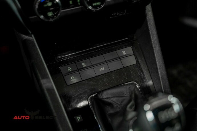 skoda-octavia-scout-diesel-2020-big-35