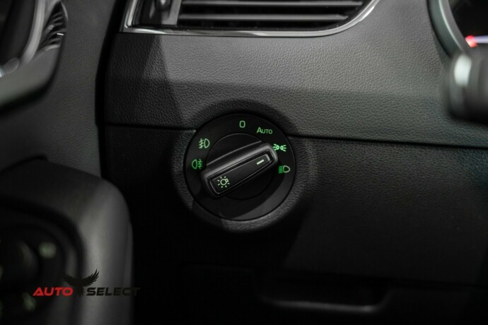 skoda-octavia-scout-diesel-2020-big-27