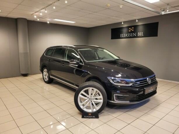 volkswagen-passat-elektrisitetbensin-2018-big-0