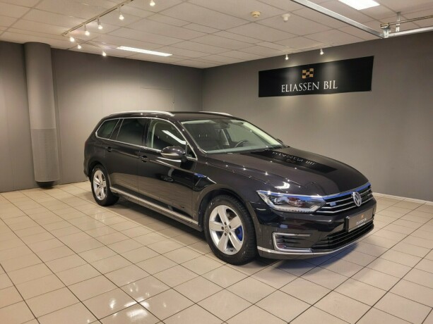 volkswagen-passat-elektrisitetbensin-2018-big-1