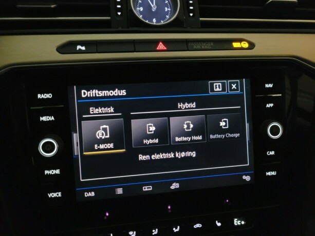 volkswagen-passat-elektrisitetbensin-2018-big-23