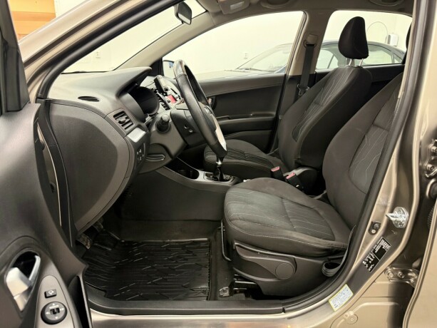 kia-picanto-bensin-2012-big-23