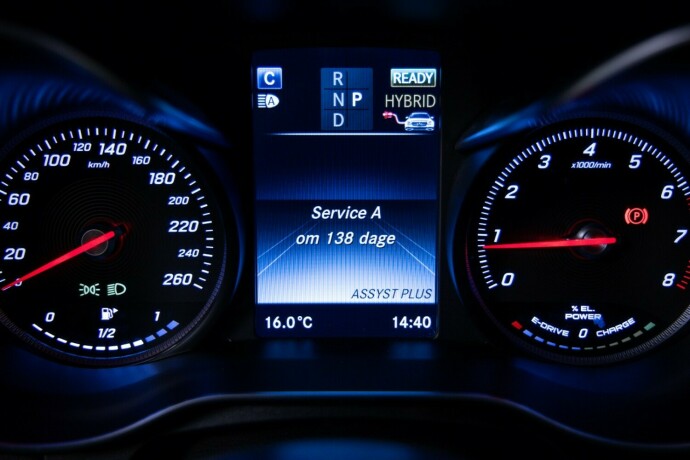 mercedes-benz-glc-elektrisitetbensin-2017-big-16