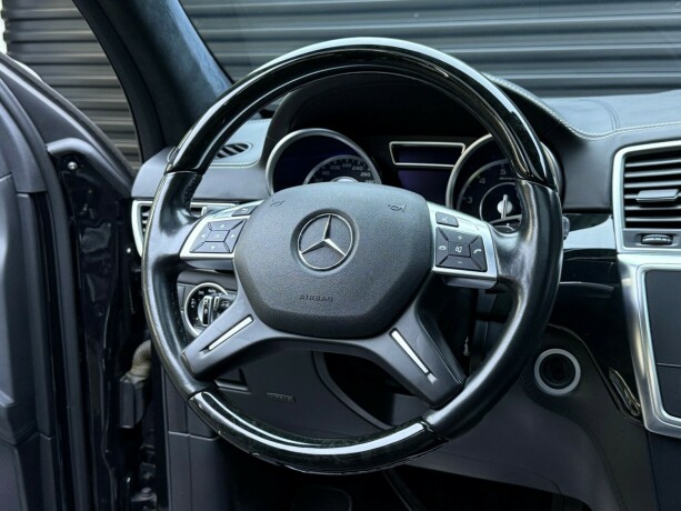 mercedes-benz-gl-bensin-2014-big-12