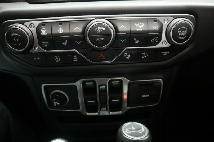 jeep-wrangler-diesel-2020-big-35