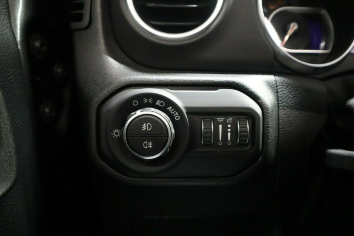 jeep-wrangler-diesel-2020-big-16