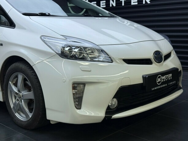 toyota-prius-elektrisitetbensin-2013-big-2