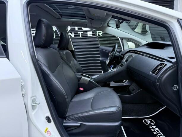 toyota-prius-elektrisitetbensin-2013-big-27