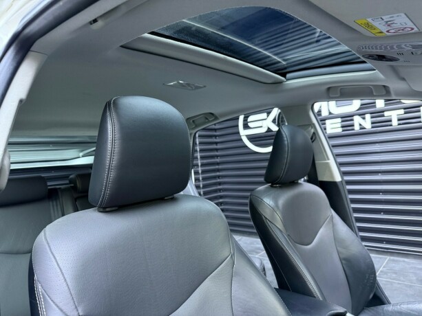 toyota-prius-elektrisitetbensin-2013-big-28