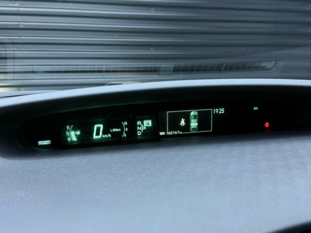 toyota-prius-elektrisitetbensin-2013-big-17