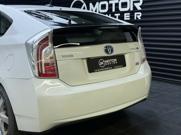 toyota-prius-elektrisitetbensin-2013-big-5