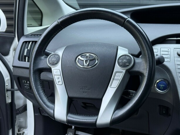 toyota-prius-elektrisitetbensin-2013-big-12