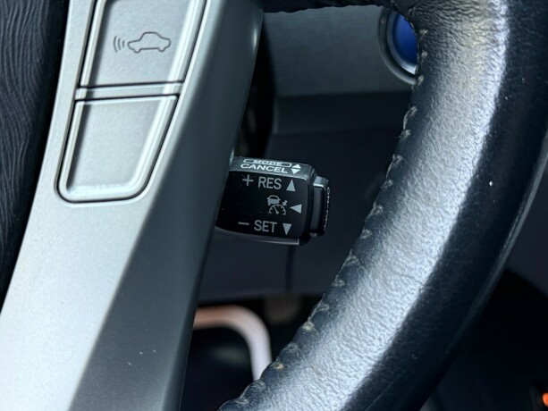 toyota-prius-elektrisitetbensin-2013-big-16