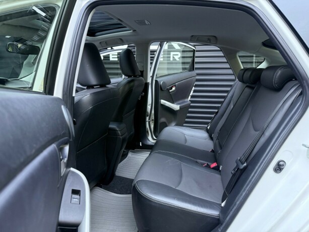 toyota-prius-elektrisitetbensin-2013-big-29