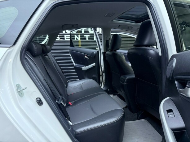 toyota-prius-elektrisitetbensin-2013-big-30