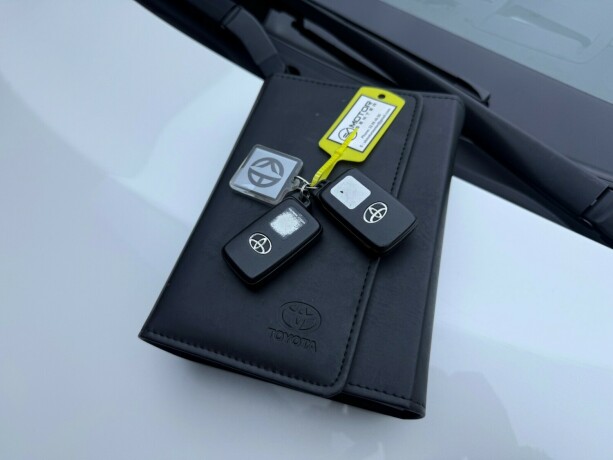 toyota-prius-elektrisitetbensin-2013-big-34