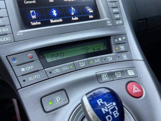 toyota-prius-elektrisitetbensin-2013-big-24