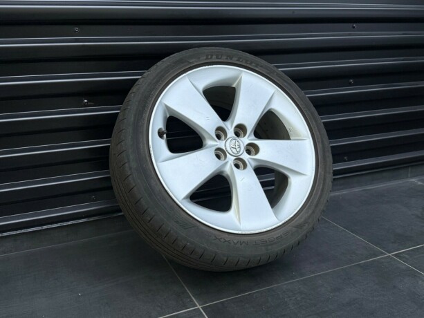 toyota-prius-elektrisitetbensin-2013-big-32