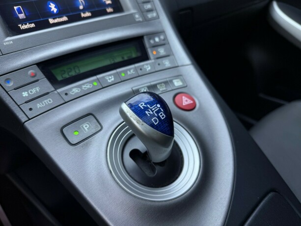 toyota-prius-elektrisitetbensin-2013-big-25