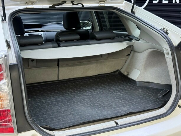 toyota-prius-elektrisitetbensin-2013-big-31