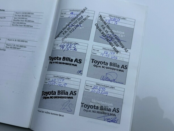 toyota-prius-elektrisitetbensin-2013-big-35