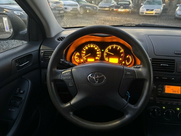 toyota-avensis-bensin-2007-big-12