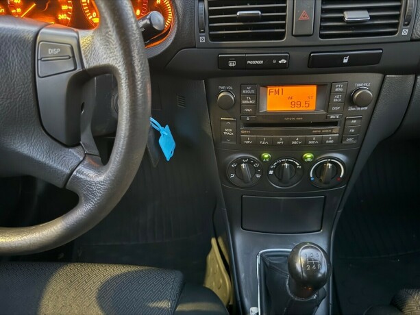 toyota-avensis-bensin-2007-big-15