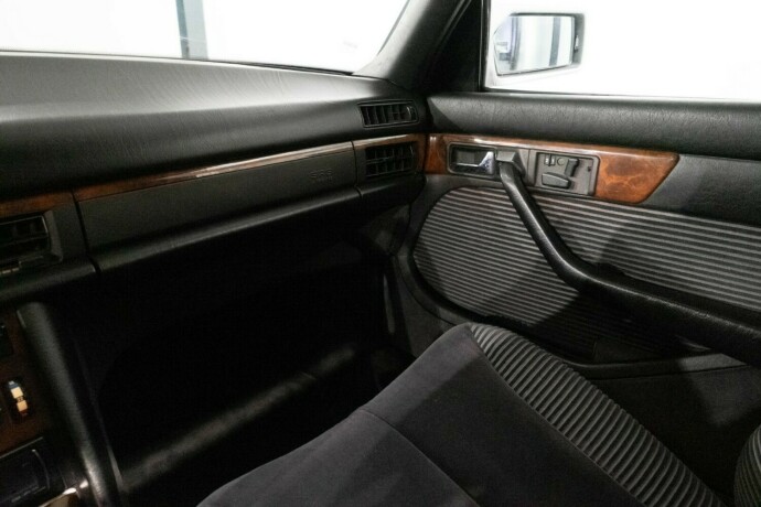 mercedes-benz-s-klasse-bensin-1985-big-18