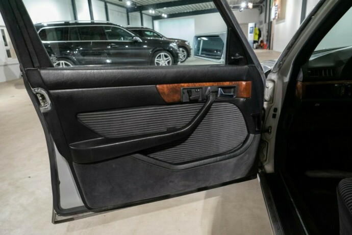 mercedes-benz-s-klasse-bensin-1985-big-9